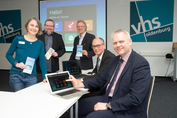 Nadine Engel, Karsten Cornelius, Achim Scholz und Andreas Gögel haben heute Minister Björn Thümler die Weiterentwicklung der Lernsoftware Beluga vorgestellt.
