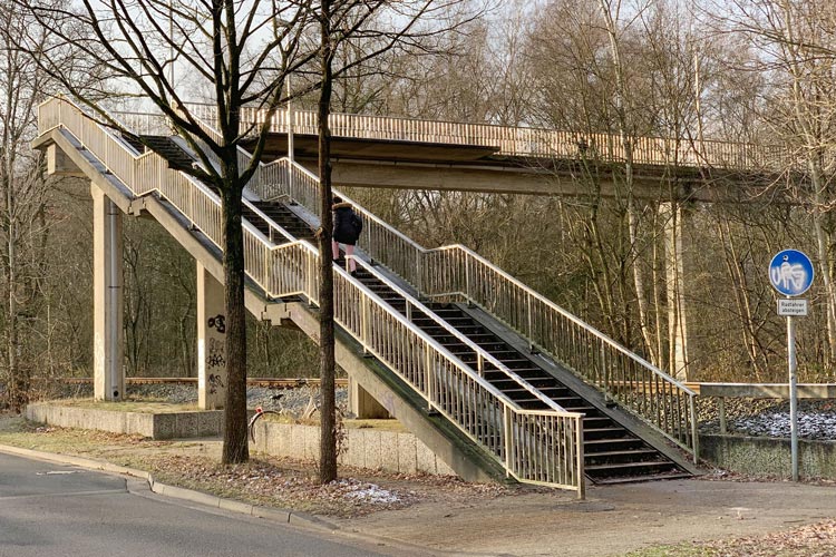 Die Fußgängerbrücke in Krusenbusch soll durch einen Tunnel ersetzt werden