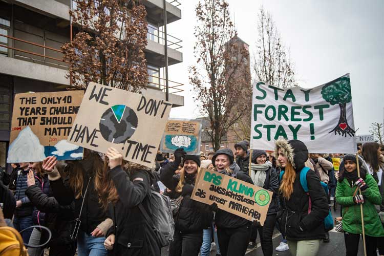 Um über ihre Forderungen zu informieren, veranstaltet „Fridays For Future Oldenburg“ einen Demonstrationstag mit zahlreichen Aktionen auf dem Schlossplatz.