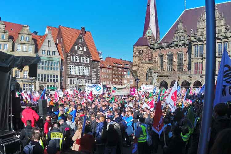 Im Tarifstreit um den öffentlichen Dienst der Länder haben die Gewerkschaften ihre Streiks ausgeweitet. Auch in Bremen gingen Beschäftigte auf die Straße.