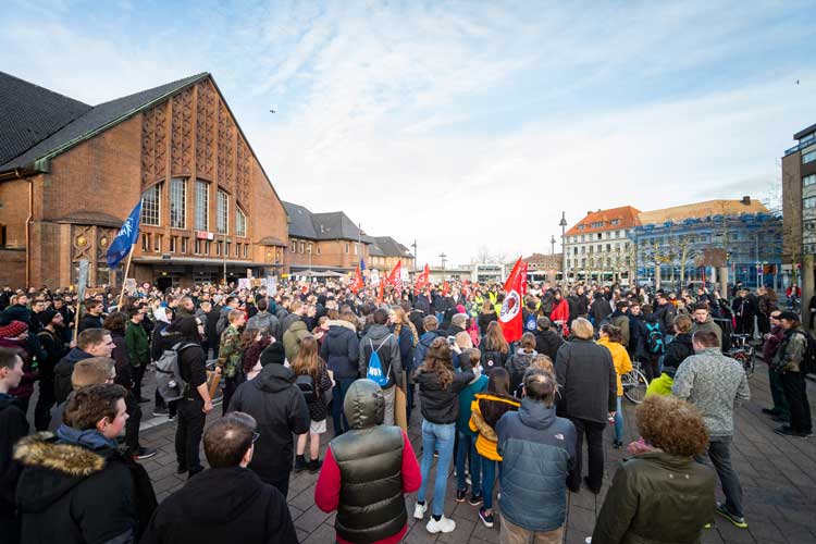 Mehr als 1000 Teilnehmer zählte die Polizei bei der Demonstration gegen die EU-Urheberrechtsreform.
