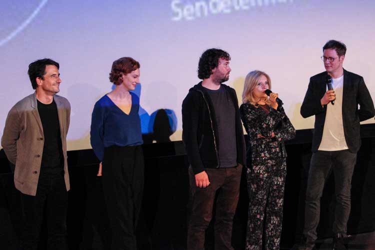 Die Crew stellte sich den Fragen der Gäste (von links): Oliver Mommsen, Luise Wolfram, Florian Baxmayer, Felix Krömer.