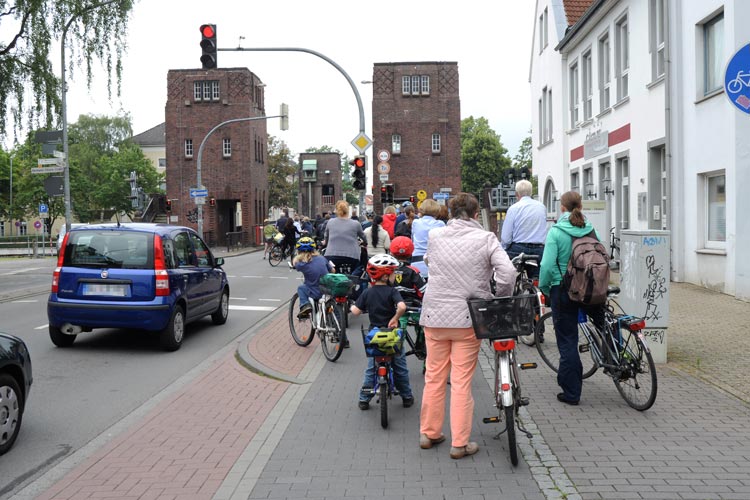 Sobald die Temperaturen steigen, soll die Cäcilienbrücke dauerhaft angehoben werden.