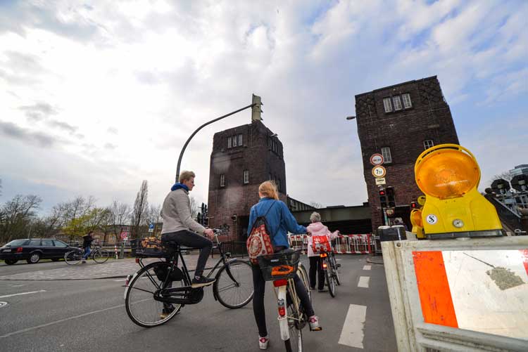 Ab 6. Juli wird die Cäcilienbrücke angehoben.