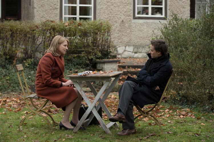 Corinna Harfouch und Tom Schilling spielen die Hauptrollen in „Lara“. Der Film von Jan Ole Gerster eröffnet am 11. September, 19 Uhr, das 26. Internationale Filmfest Oldenburg