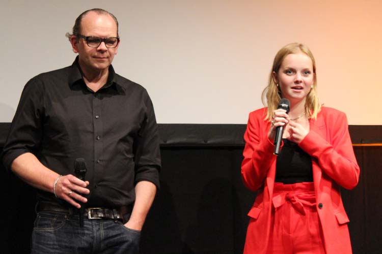 Andreas Schröders und Paula Hartmann bei der Filmvorstellung in Oldenburg.