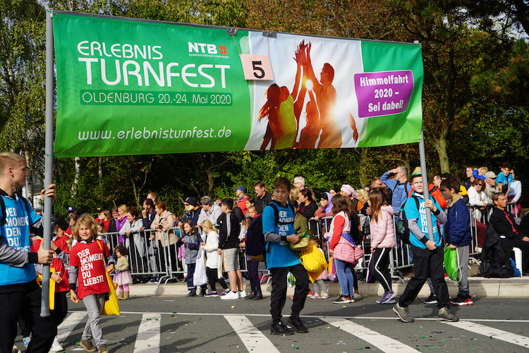 Schon bei dem Kramermarktsumzug wurde für das Turnfest in Oldenburg geworben.