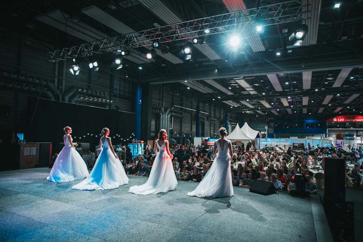 Um den schönsten Tag im Leben geht es bei der Hochzeitsmesse in den Weser-Ems Hallen.