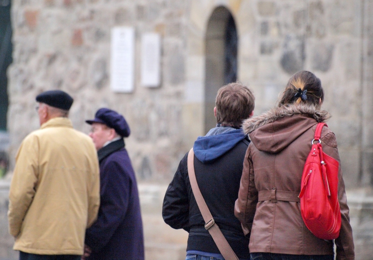 Senioren und Jugendliche, über dts Nachrichtenagentur