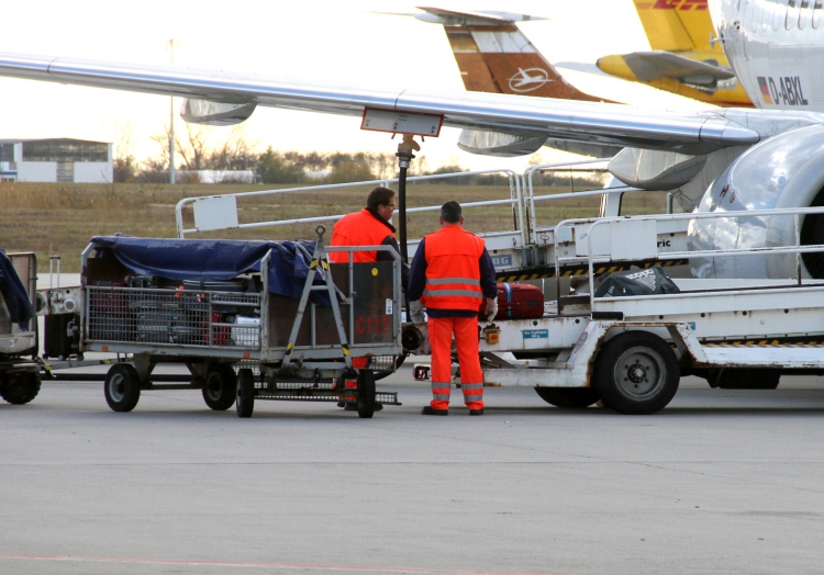 Gepäckverladung am Flughafen, über dts Nachrichtenagentur