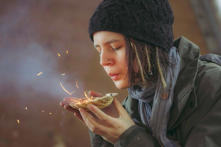Aktion Feuer und Flamme beim Familientag im Landesmuseum Natur und Mensch.