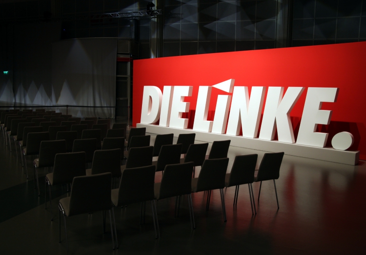 Linkspartei-Logo auf Parteitag, über dts Nachrichtenagentur