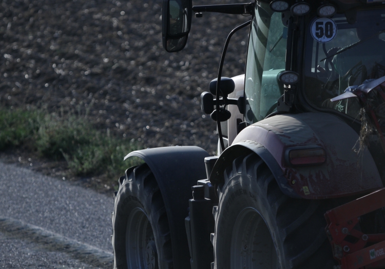 Bauer auf Traktor, über dts Nachrichtenagentur