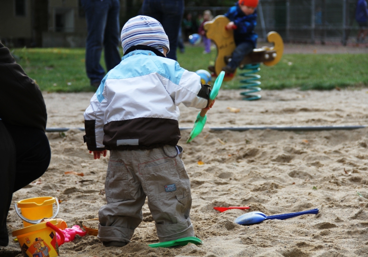 Kleinkind auf Spielplatz, über dts Nachrichtenagentur