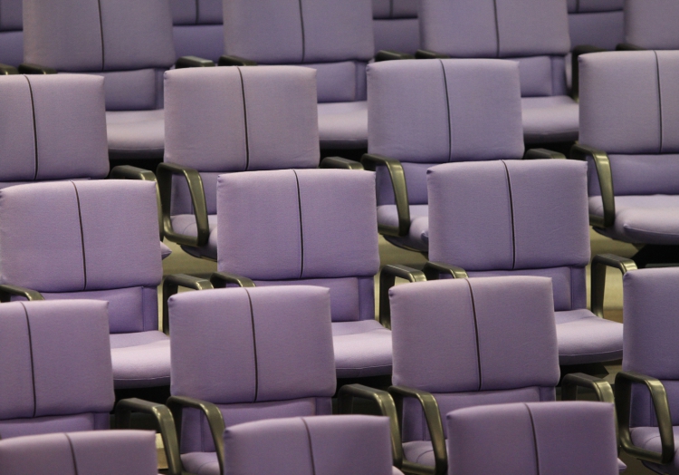 Leere Abgeordnetenstühle im Bundestag, über dts Nachrichtenagentur