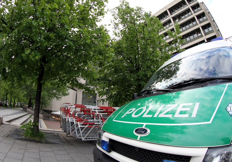 Absperrgitter und Polizei vor dem Strafjustizzentrum München, über dts Nachrichtenagentur