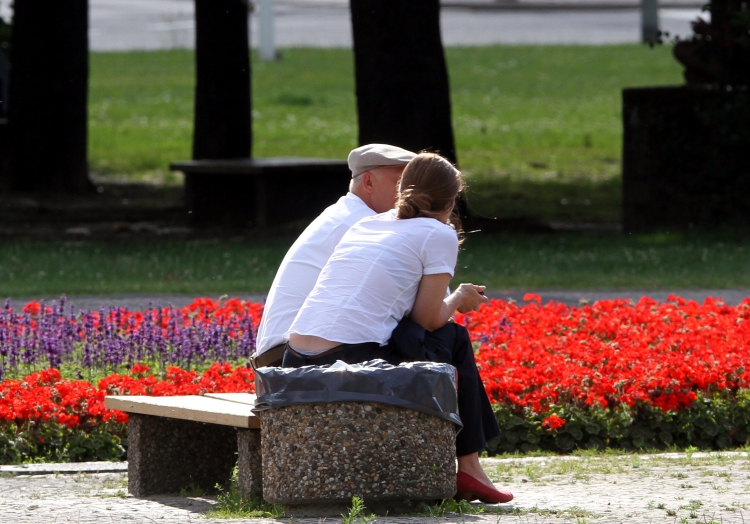 Alter Mann und junge Frau, über dts Nachrichtenagentur