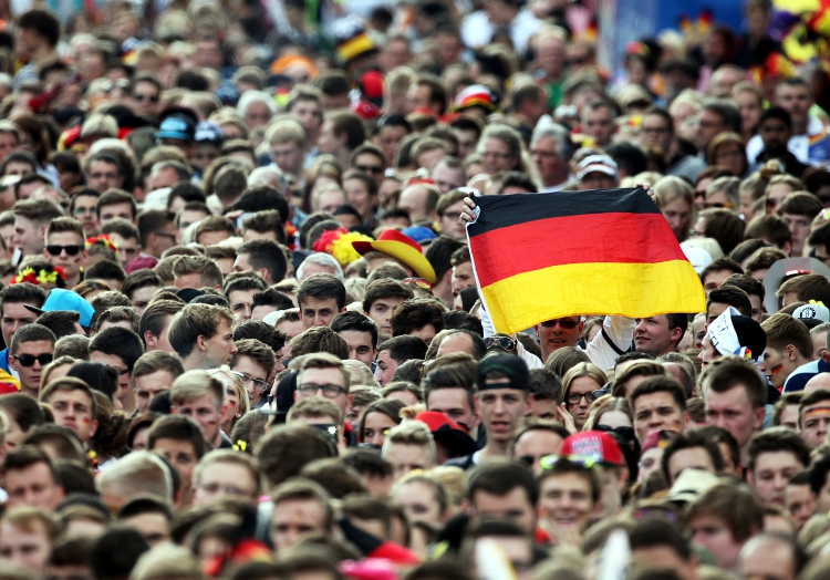 Fußballfans auf der Berliner Fanmeile, über dts Nachrichtenagentur