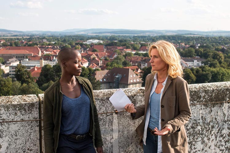 Florence Kasumba (links) und Maria Furtwänger.