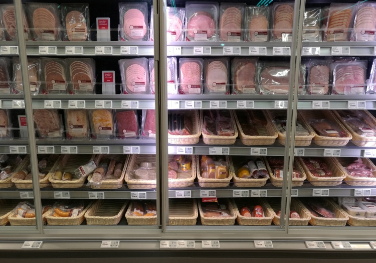 Fleisch und Wurst im Supermarkt, über dts Nachrichtenagentur