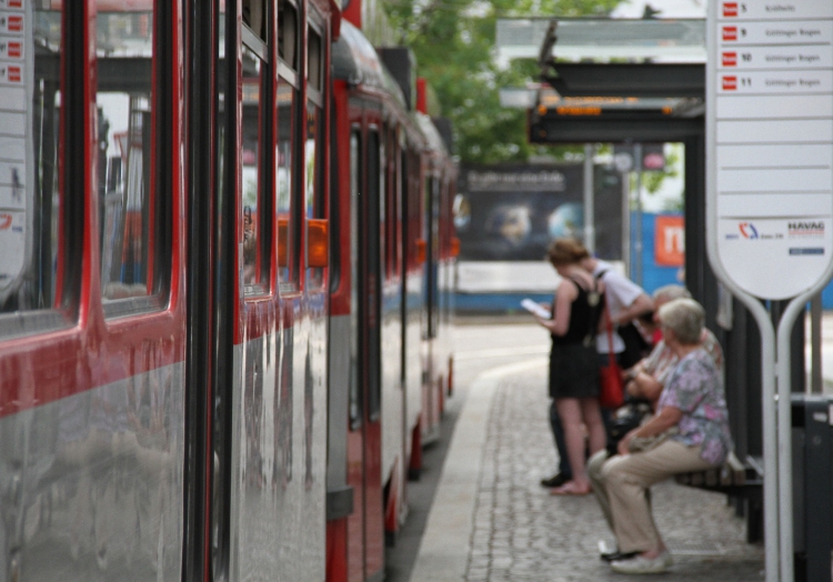 Straßenbahnhaltestelle, über dts Nachrichtenagentur