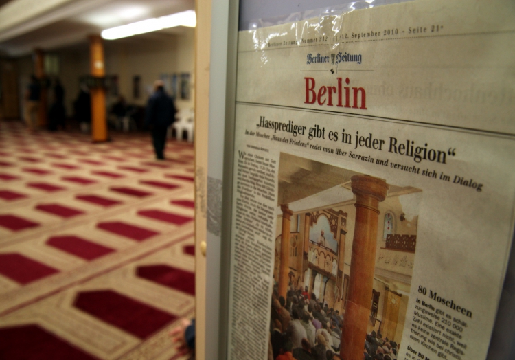Zeitungsausschnitt über Hassprediger in einer Berliner Moschee, über dts Nachrichtenagentur