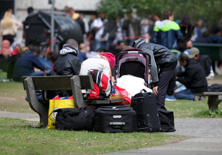 Flüchtlinge an einer Aufnahmestelle, über dts Nachrichtenagentur