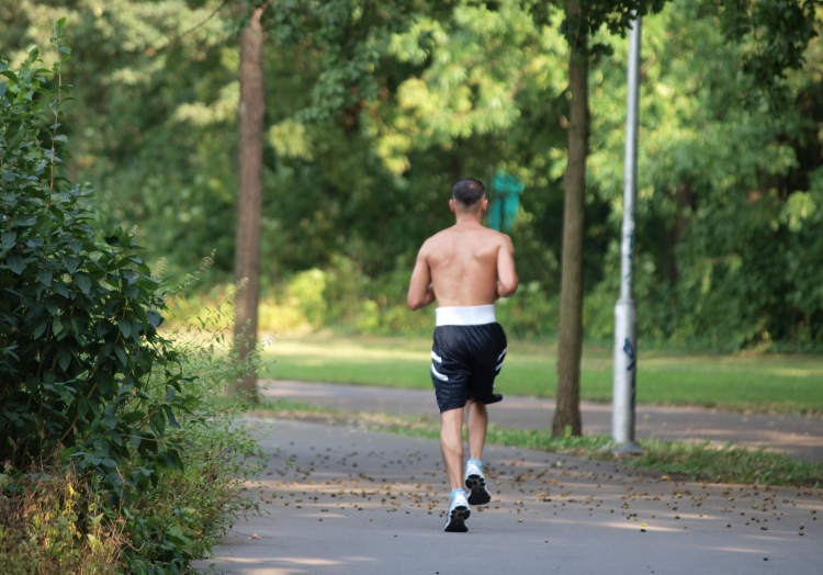 Jogger in einem Park, über dts Nachrichtenagentur