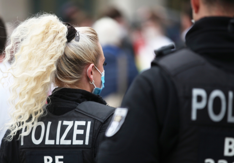 Polizei mit Mundschutz, über dts Nachrichtenagentur