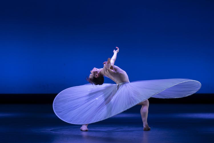 Die BallettCompagnie Oldenburg hat ihre verordnete Auszeit genutzt, um eigene Choreographien zu entwickeln. Daraus ist „1,5 Meter Abstand“ entstanden, das auch Höhepunkte der vergangenen Spielzeit zeigt.