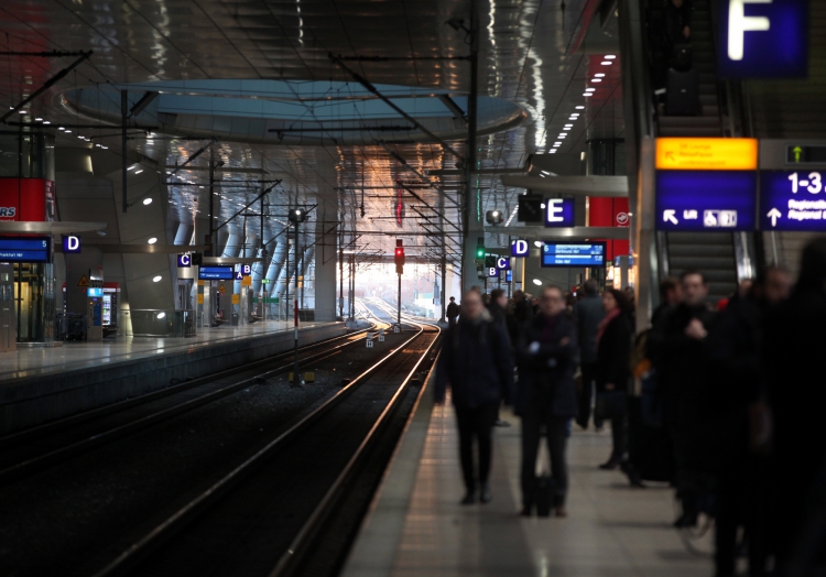 Reisende bei der Bahn, über dts Nachrichtenagentur