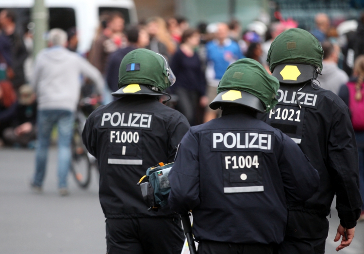 Polizei bei einer Demo, über dts Nachrichtenagentur