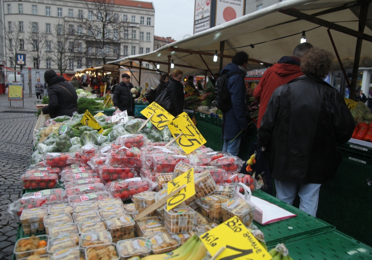 Obst und Gemüse auf einem Marktstand, über dts Nachrichtenagentur