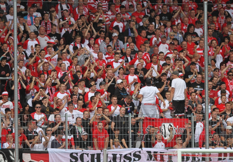 Fans im Fußballstadion, über dts Nachrichtenagentur
