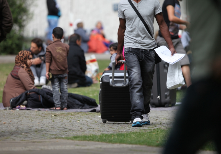 Flüchtlinge an einer Aufnahmestelle, über dts Nachrichtenagentur