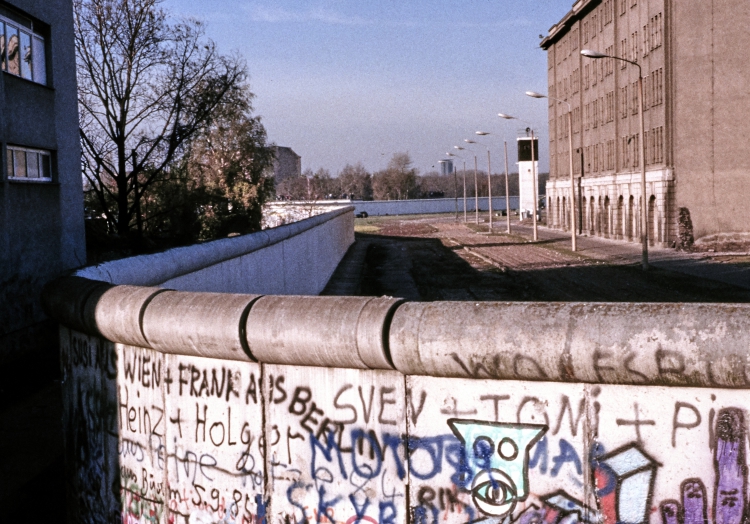 Berliner Mauer mit Todesstreifen, über dts Nachrichtenagentur