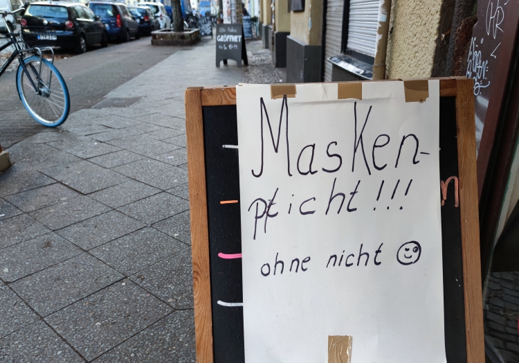 Hinweis auf Maskenpflicht, über dts Nachrichtenagentur