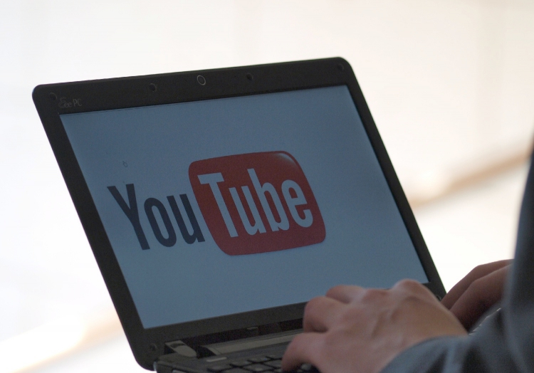 Youtube-Nutzer am Computer, über dts Nachrichtenagentur