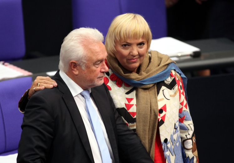 Verstehen sich schon gut: Wolfgang Kubicki (FDP) und Claudia Roth (Grüne) in Vor-Corona-Zeiten, über dts Nachrichtenagentur