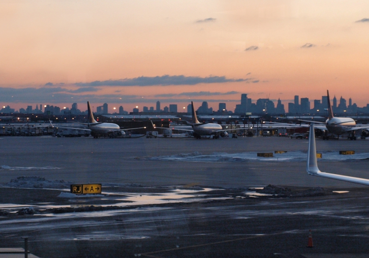 Flugzeuge am Flughafen Newark bei New York, über dts Nachrichtenagentur