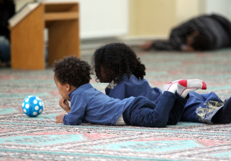 Kinder in einer Moschee, über dts Nachrichtenagentur