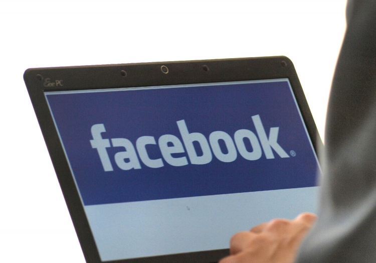 Facebook-Nutzer am Computer, über dts Nachrichtenagentur