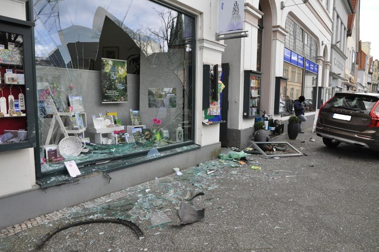 Heute hat sich ein spektakulärer Unfall in der Innenstadt ereignet.