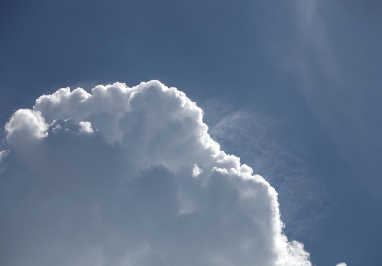 Blauer Himmel mit Schönwetterwolken, über dts Nachrichtenagentur