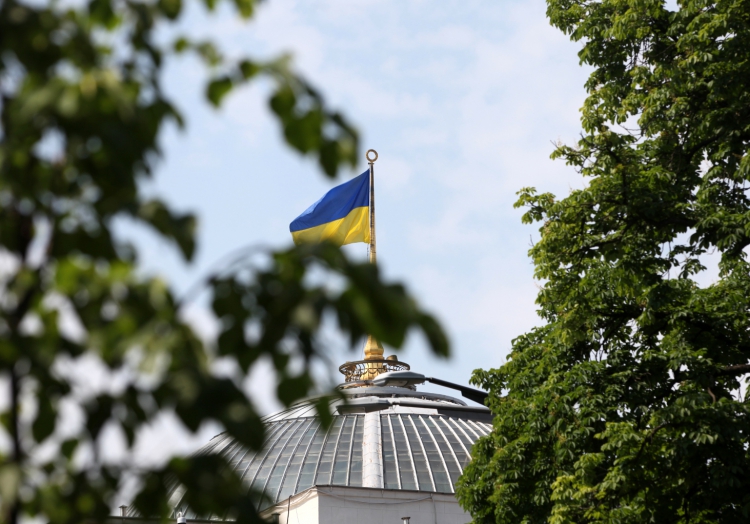Ukrainische Flagge auf dem Parlament in Kiew, über dts Nachrichtenagentur