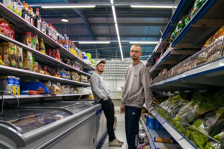 Vom Berliner Supermarkt direkt auf die Oldenburger Bühne: „Brigade“.