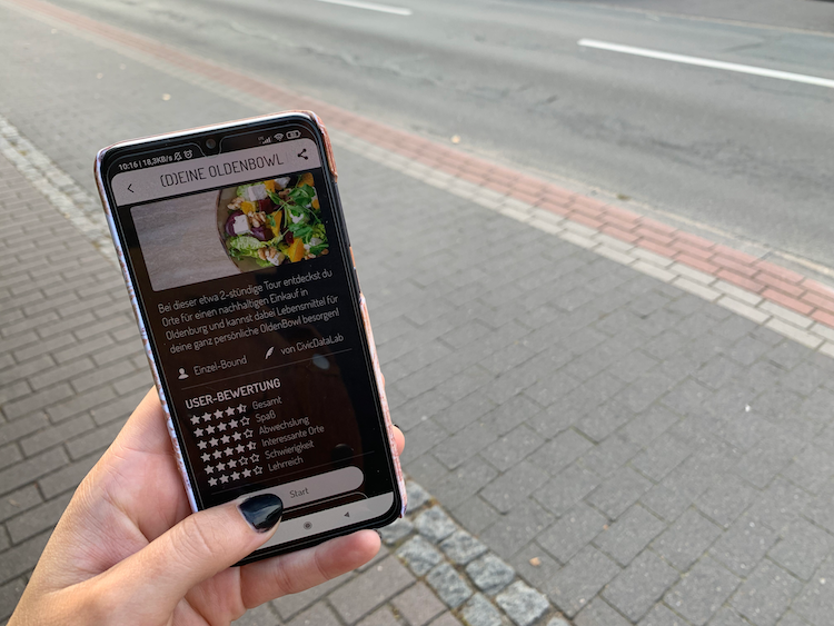 Mit dem Smartphone Oldenburg kennenlernen und entdecken. Mit der App Actionbound können sich Genießer zum Beispiel eine digitale OldenBowl zusammenstellen und etwas über Nachhaltigkeit erfahren.