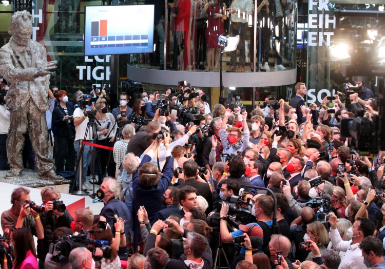 SPD-Anhänger im Willy-Brandt-Haus am 26.09.2021, über dts Nachrichtenagentur
