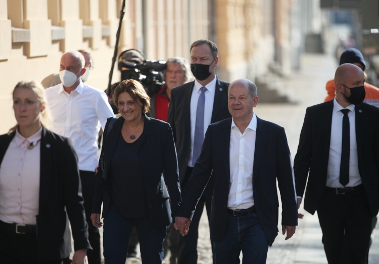 Olaf Scholz am 26.9. in Potsdam auf dem Weg ins Wahllokal, über dts Nachrichtenagentur