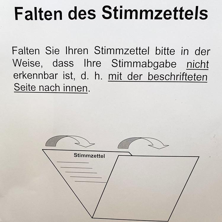 Stimmzettel richtig falten.